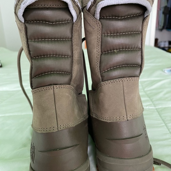 The North Face Yukonia Mid Winter Boot - Picture 10 of 11